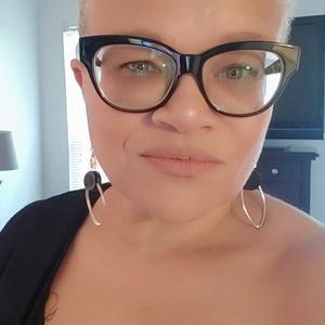 Meet your Posher, Jeannine